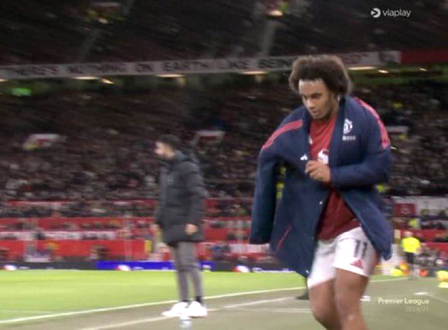 曼联4250万中锋逼宫阿莫林,再不重用冬窗就走人!或交换尤文锋霸