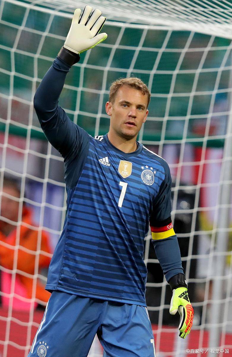 诺伊尔狼狈失误成全枪手狂欢!马丁内利滑跪引发酋长球场,阿尔特塔振臂高呼犹如夺冠